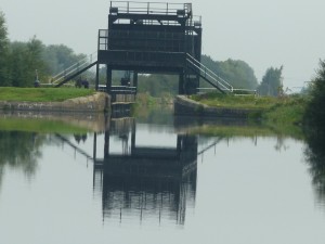 There are Guillotine gates at each end of the aqueduct