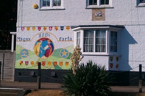 Mural on Runnymede lock